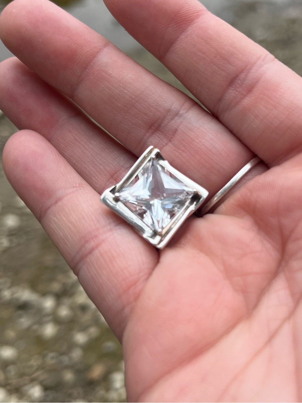 Cubic zirconia pendant
